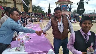 me invitaron a otro pueblo para ser padrino de graduación de un alumno de  la escuela primaria