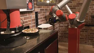 Pizza-making robot makes its debut in Paris