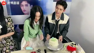 Zhou Ye & Chen Feiyu decorating a cake together! #yesterdayoncemore