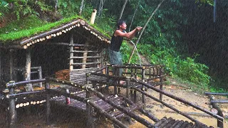 Full video: 30 days Survival and Working despite the rain, completing the Bushcaft house in the wild