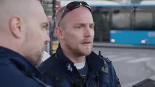 Poliisit - Känninen/kamoissa oleva isä pienten lasten kanssa.