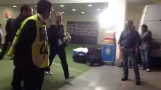 FUTEBOL BAILADO - Osvaldo porta a casa il pallone dopo Roma-Siena