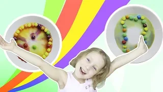 Милана делает скиттлс радугу. M&M'S vs SKITTLES