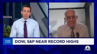 No hurry for the Fed to lower rates 'as long as the economy remains strong': Wharton's Jeremy Siegel
