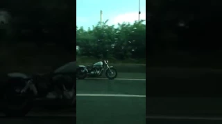 Harley davidson qui roule toute seule sur l'A4