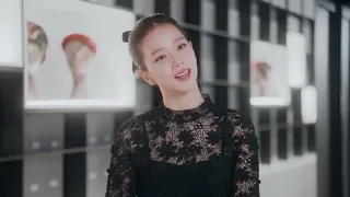 JISOO эксклюзивный тур по архивам Dior [русская озвучка]