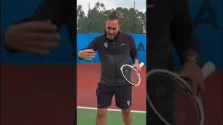 ¿Por qué Federer hace esto?