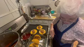 Cocinando quesabirria con La cocina de isabel