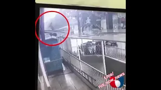 Вьетнамский курьер поймал двухлетнюю девочку, выпавшую с 12-го этажа