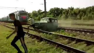 Train vs UAZ