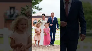 Auf dem Weg zur Hochzeit im roten Opel Manta Teil 2/2