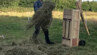 Making hand-made hay bales with a box baler