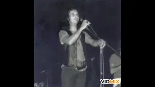 Roberto Carlos cantando a música ( A Montanha) de 1972 gravada nos estúdios CBS