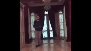 Khabib Nurmagomedov was scared of the little leopard. Хабиб Нурмагомедов испугался котенка