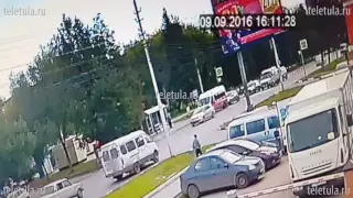 Видео момента ДТП с маршруткой и автобусом в Туле