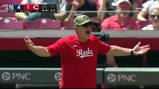 Reds' David Bell gets his money's worth on his ejection