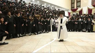 האדמו"ר מקרעטשניף סיגעט - מצווה טאנץ | Kretchnif Siget Rebbe - Mitzvah Tanz