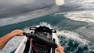 JET SKI DANS LES GROSSES VAGUES 🌊