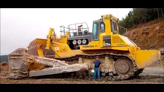 The Biggest Bulldozer in the World - Komatsu D575A Super Dozer