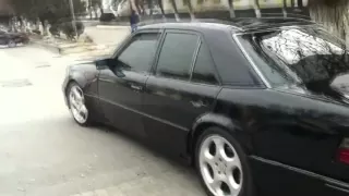 Mercedes W124 BRABUS дрифт валит боком жжет резину