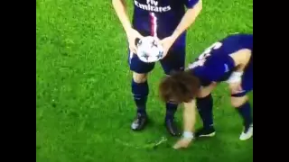 David Luiz help Zlatan Ibrahimovic to execute Free Kick   PSG vs Chelsea 2015