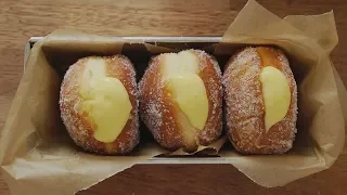 Vanilla custard cream filled doughnut | Honeykki 꿀키