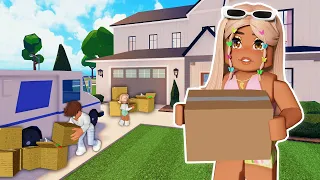 🏡 MOVING into our NEW HOUSE on Berry Avenue | Roblox Roleplay