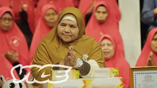 Mamah Dedeh is the Badass Muslim Preaching Mom of Indonesia