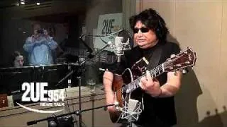 Richard Clapton performs for 2UE