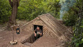 Building warm survival shelter in the wood | Bushcraft earth hut with mud roof and fireplace