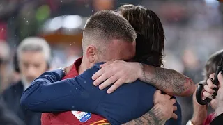 IO NON VOLEVO, M0RTACC! SUA ... ABBRACCIO TOTTI E DE ROSSI GENERA POLEMICHE