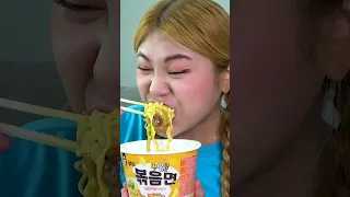 뿌링클 치즈 퐁듀에 듬뿍 찍어먹기!! FRIED CHICKEN BBURINKLE FIRE NOODLES EATING Mukbang #shorts | HIU 하이유