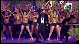 Shah Rukh Khan's Grand Entry in Filmfare Awards | SRK | Karan Johar | Kapil Sharma ~ Filmfare