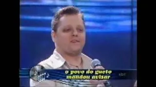 Moa Neto e o "Patrão" Silvio Santos no "Qual é a música?" do SBT