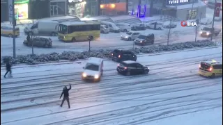 Gaziantep'teki yoğun kar yağışı hayatı olumsuz şeklide etkilediği gibi bilançosu da ağır oldu