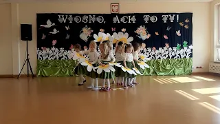 Taniec z kwiatkami Przedszkole Małogoszcz Muchomorki 4 latki -