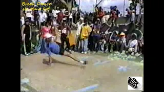 Roda de Break Dance na pista de skate do Centro Esportivo Pitico em Sorocaba no ano 2000.