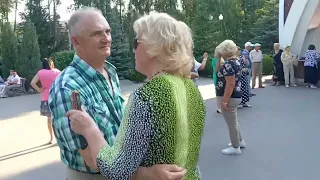 Осенние листья!!!💃🌹Танцы в парке Горького!!! 💃🌹Харьков 2021