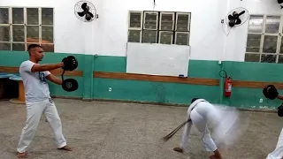 Treino de capoeira na manopla (4)