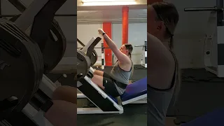 Leg Press 555 lbs 251.74 kg x 6 reps! (Almost Passed Out)