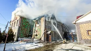 Тысячи квадратных метров в огне. Пожар охватил гостиницу в Омске