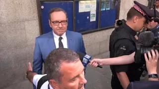 El actor Kevin Spacey se declara no culpable de delitos de agresión sexual en la vista en Londres