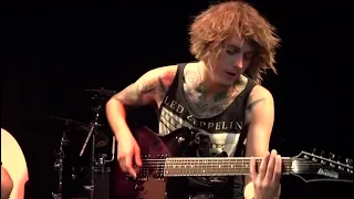 Asking Alexandria - “Morte et Dabo” riff lesson from Ben Bruce and Cameron Lidell