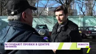 Груженые фуры простаивают в центре Одессы, создавая пробки (видео)