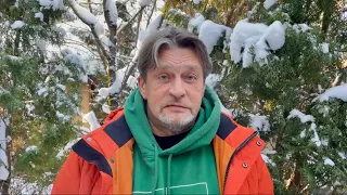 Актер Александр Домогаров передал привет военным из Забайкалья. Он помогает участникам СВО.