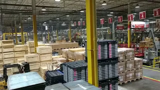 Як працюють роботи на фабриці
