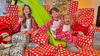 OPENING PRESENTS 🎁 CHRISTMAS DAY SPECIAL 🎅🏼🎄