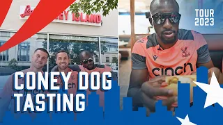 What's special about Detroit hot dogs? 🌭 Mateta and the keepers find out