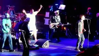 "Feel Good Inc" (Live) - Gorillaz - Oakland, Oracle Arena - October 30, 2010