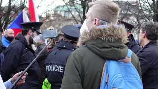 Provokace na demonstraci HON 06. 12. 2020- Palackého namesti